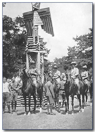 1933-wj4-chief-&-teleki.jpg (50949 bytes)